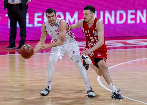 个赛季的执 个赛季的执