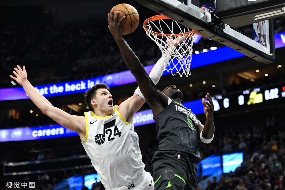 脚面将球轻 脚面将球轻